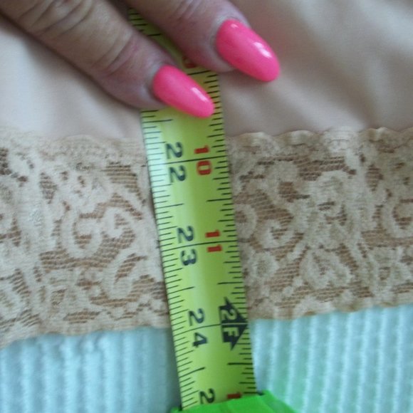 SPANX BY SARA BLAKELY  WOMENS SHAPEWEAR . LIKE NEW! - Picture 6 of 6